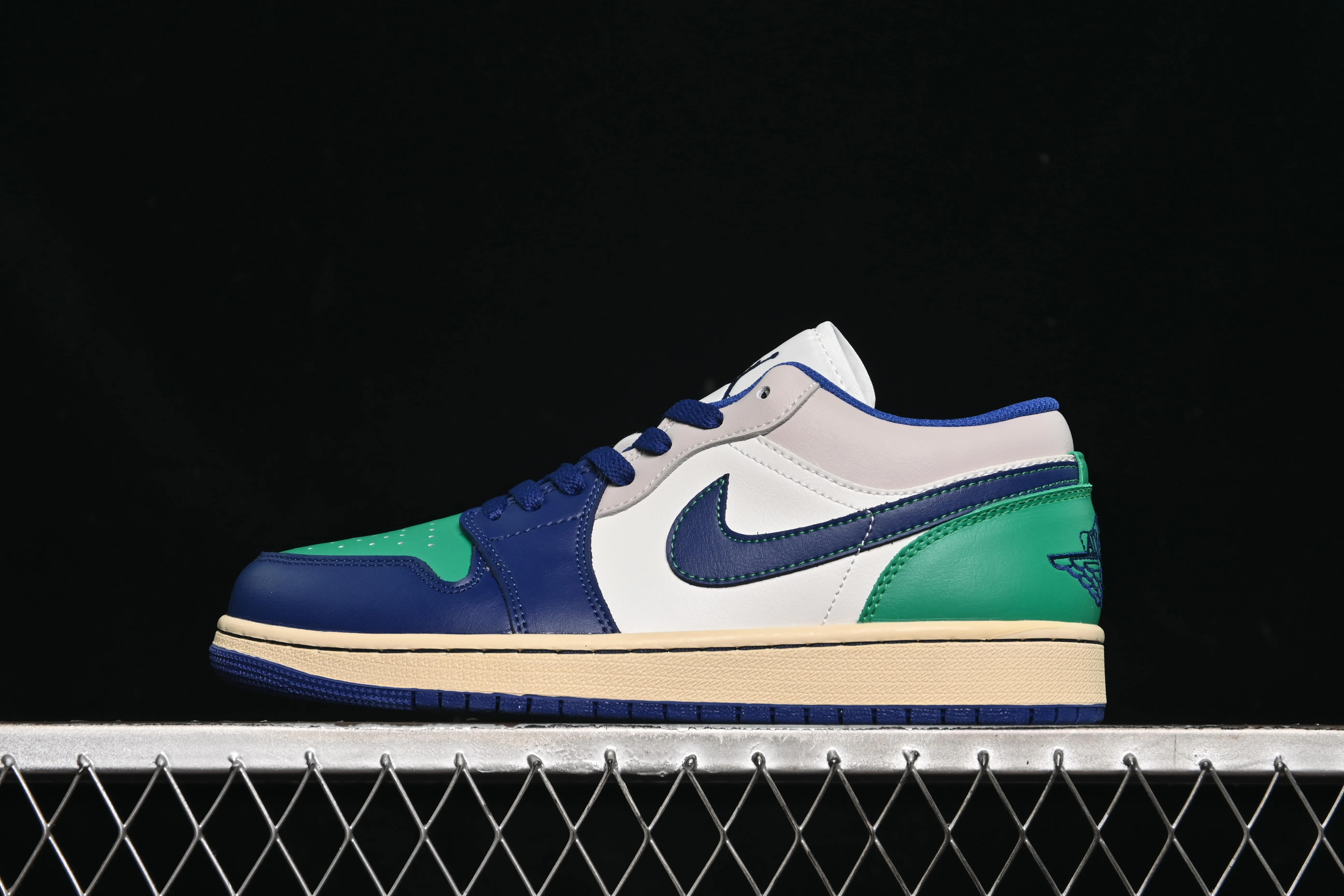 All categories Air Jordan Jordan series basketball shoes Air Jordan 1 Low Air Jordan 1 Low AJ1 Joe 1 blue and green color matching low-top cultural casual sneakers 553558-147